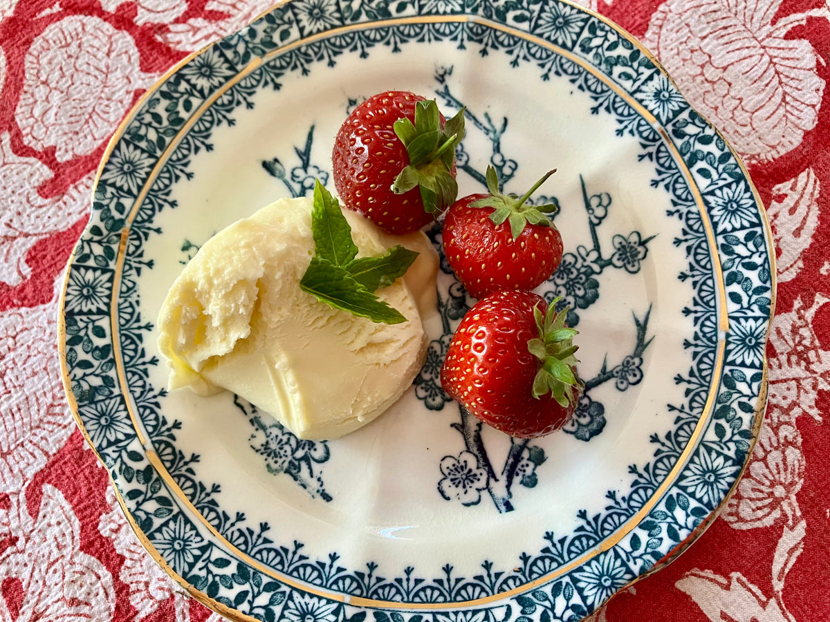 OLIVE OIL & SEA SALT ICE CREAM SERVES 8 Fino Olive Oil Ltd