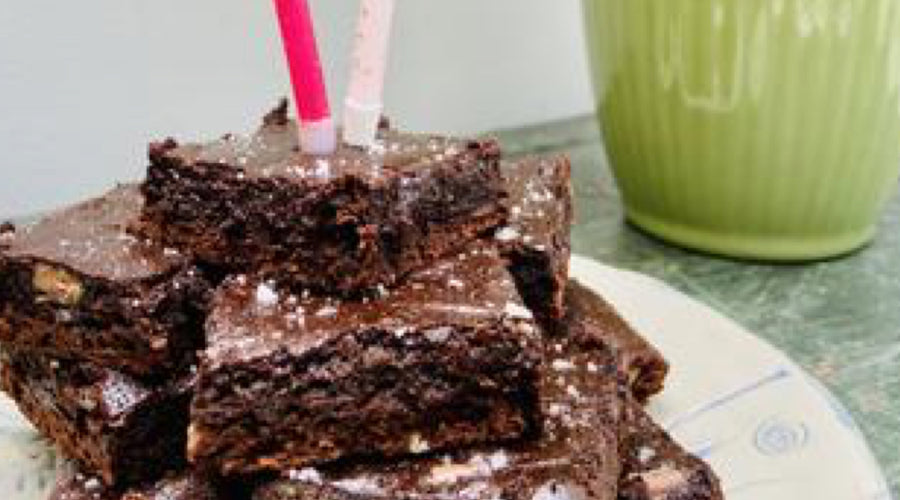 EXTREMELY QUICK AND DELICIOUSLY GOOEY OLIVE OIL AND SEA SALT CHOCOLATE BROWNIES