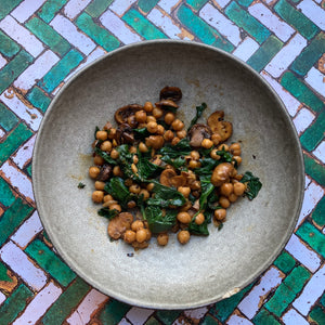 SPANISH STYLE MUSHROOMS WITH CHICKPEAS AND SPINACH - SERVES 2/3