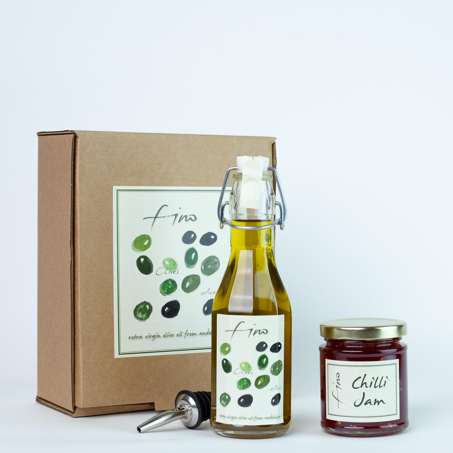 SPANISH OLIVE OIL AND CHILLI JAM GIFT BOX WITH CHROME POURER